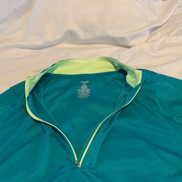 AVIA Athletic Top in medium Green with yellow accent. Size XXL, fits like XL - Picture 2 of 8